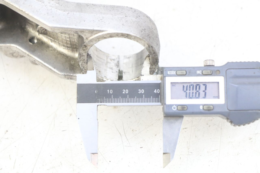 photo de T SUPERIOR DE LA HORQUILLA. SUZUKI BURGMAN 650 (2002 - 2004) - Zoom estado de uso