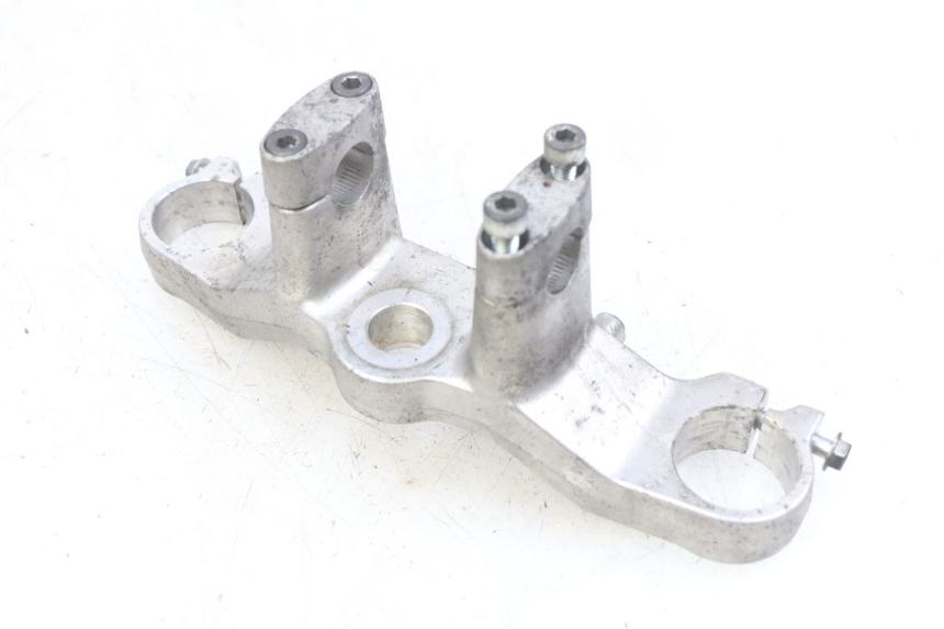 photo de T SUPERIOR DE LA HORQUILLA. SUZUKI BURGMAN 650 (2002 - 2004) - Primer plano técnico