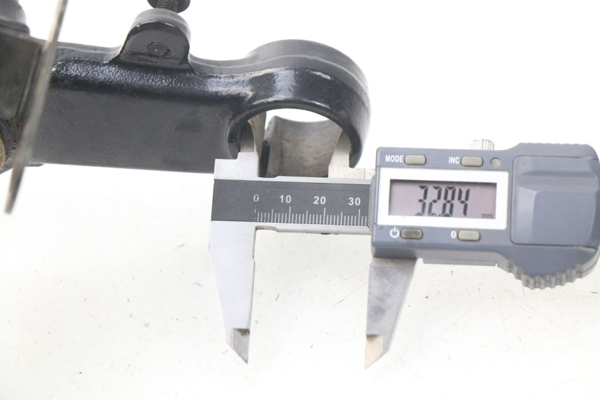 photo de T SUPERIOR DE LA HORQUILLA. HONDA CA REBEL 125 (1995 - 2001) - Zoom estado de uso