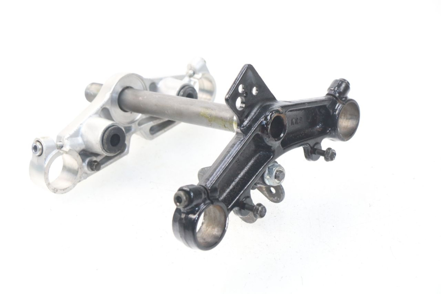 photo de T SUPERIOR DE LA HORQUILLA. HONDA CA REBEL 125 (1995 - 2001) - Detalles de los puntos de fijación