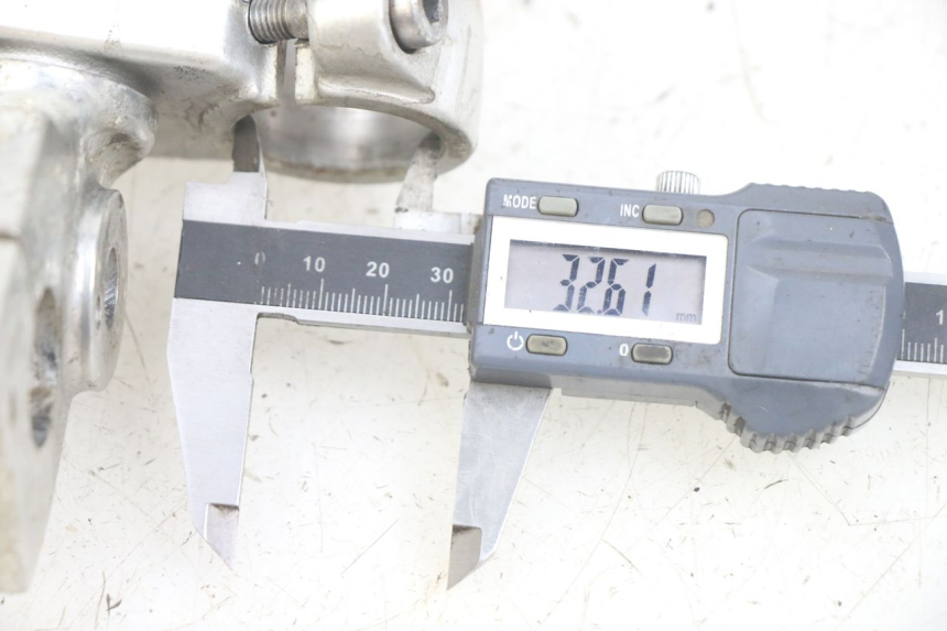 photo de T SUPERIOR DE LA HORQUILLA. HONDA CA REBEL 125 (1995 - 2001) - Zoom estado de uso