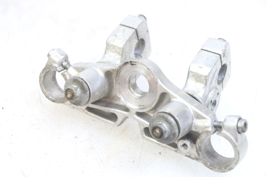 photo de T SUPERIOR DE LA HORQUILLA. HONDA CA REBEL 125 (1995 - 2001) - Primer plano técnico