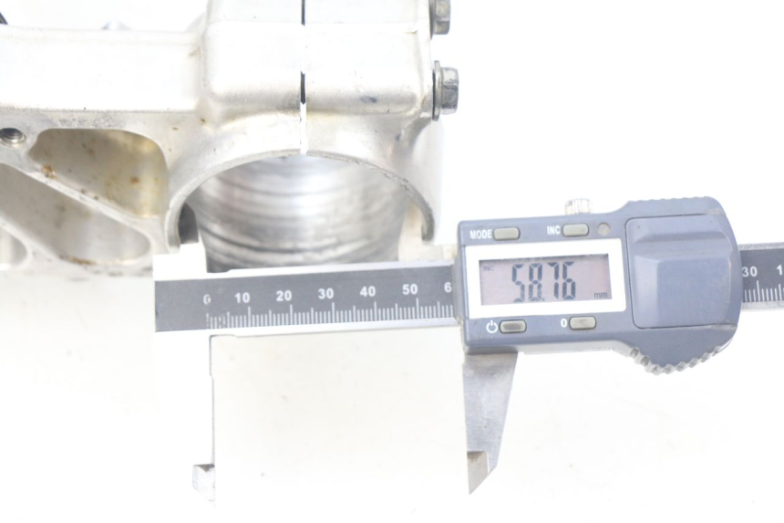 photo de T SUPERIOR DE LA HORQUILLA. HONDA CRF 250 (2016 - 2017) - Zoom estado de uso