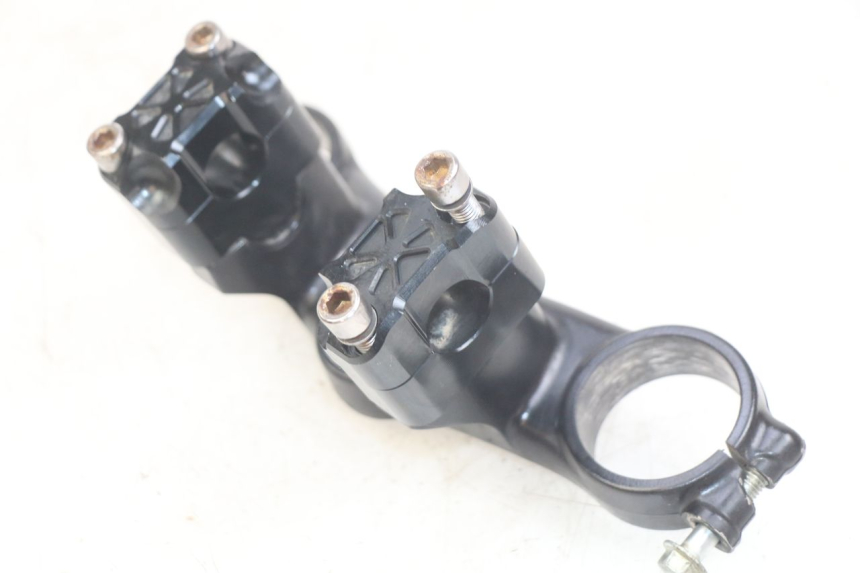 photo de T SUPERIOR DE LA HORQUILLA. KAWASAKI KX 85 (2001 - 2013) - Detalles de los puntos de fijación