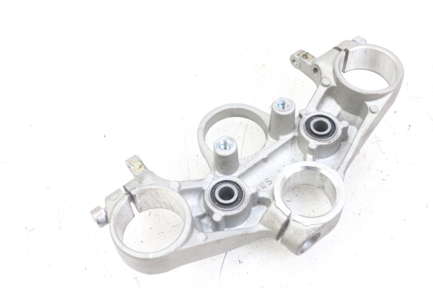 photo de T SUPERIOR DE LA HORQUILLA. YAMAHA MT-07 MT07 ABS 700 (2014 - 2017) - Primer plano técnico