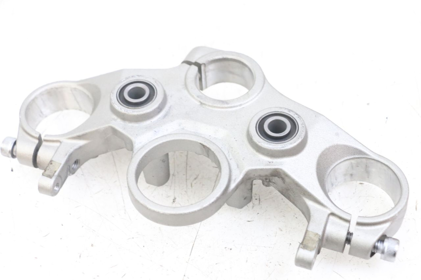 photo de T SUPERIOR DE LA HORQUILLA. YAMAHA MT-07 MT07 ABS 700 (2014 - 2017) - Detalles de los puntos de fijación