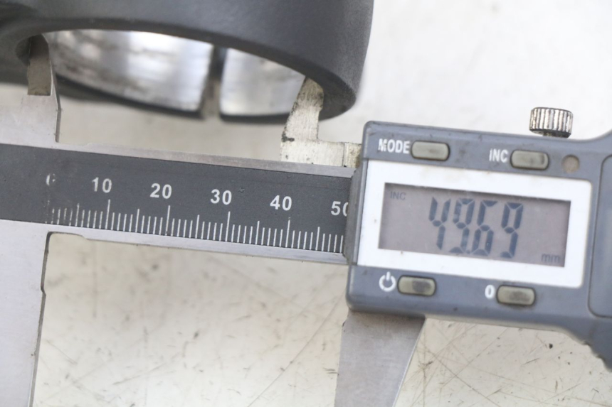 photo de T SUPERIOR DE LA HORQUILLA. YAMAHA MT ABS 125 (2014 - 2018) - Zoom estado de uso