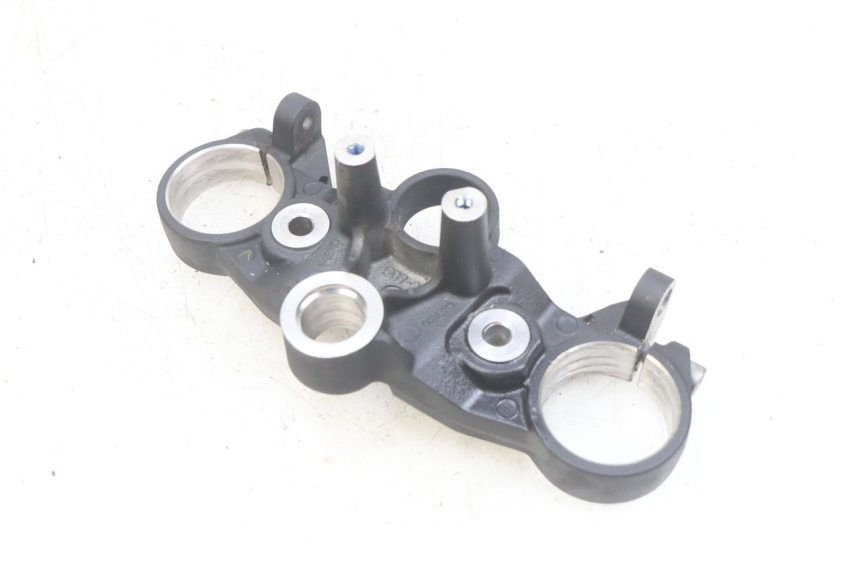 photo de T SUPERIOR DE LA HORQUILLA. YAMAHA MT ABS 125 (2014 - 2018) - Primer plano técnico