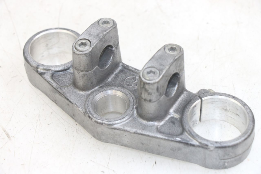 photo de T SUPERIOR DE LA HORQUILLA. GILERA RK 50 (1996 - 1999) - Detalles de los puntos de fijación