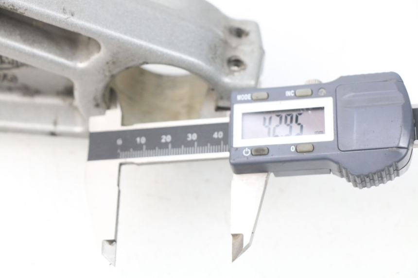 photo de HORQUILLA TRIUMPH SPRINT ST ABS 1050 (2005 - 2007) - Primer plano técnico