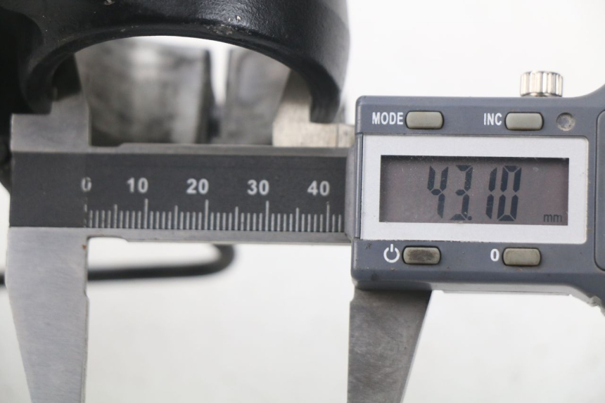 photo de T SUPERIOR DE LA HORQUILLA. YAMAHA TDM ABS 900 (2002 - 2014) - Detalle de la pieza