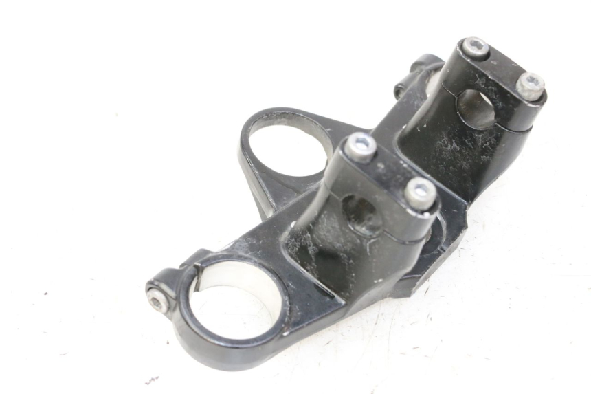 photo de T SUPERIOR DE LA HORQUILLA. YAMAHA TDM ABS 900 (2002 - 2014) - Primer plano técnico