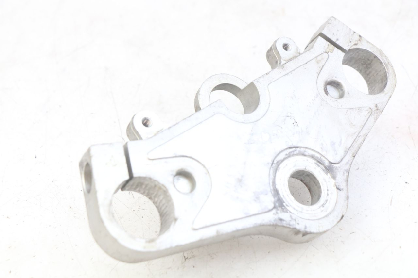 photo de T SUPERIOR DE LA HORQUILLA. DAELIM VJ ROADWIN FI 125 (2008 - 2017) - Detalles de los puntos de fijación