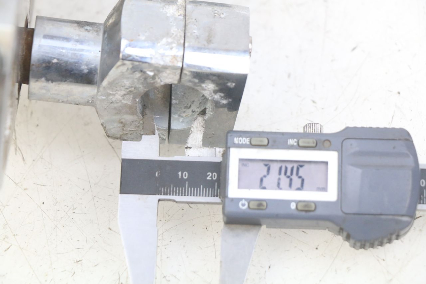 photo de T SUPERIOR DE LA HORQUILLA. DAELIM VL DAYSTAR 125 (2000 - 2011) - Zoom estado de uso