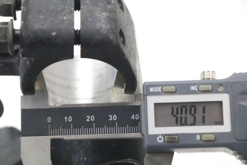 photo de HORQUILLA HONDA XLV TRANSALP 650 (2005 - 2007) - Primer plano técnico