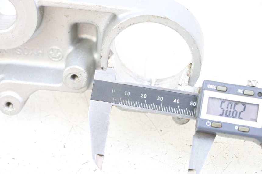 photo de Tija superior de horquilla HYOSUNG XRX 125 (2000 - 2008) - Detalle de la pieza