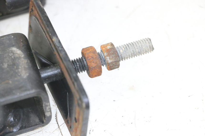 photo de TENSOR DE CADENA HONDA CBF 500 (2004 - 2007) - Primer plano técnico