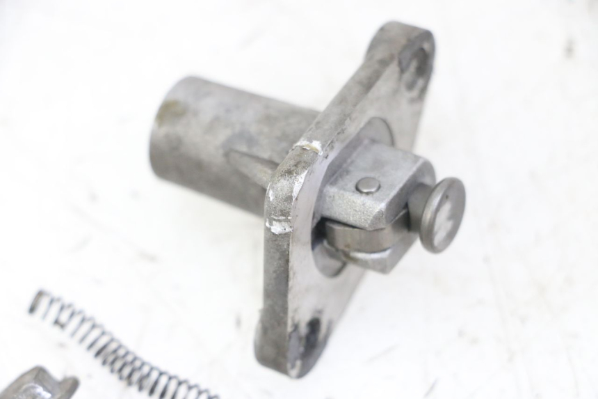 photo de TENSOR CADENA DISTRIBUCION PEUGEOT SATELIS 125 (2013 - 2018) - Primer plano técnico