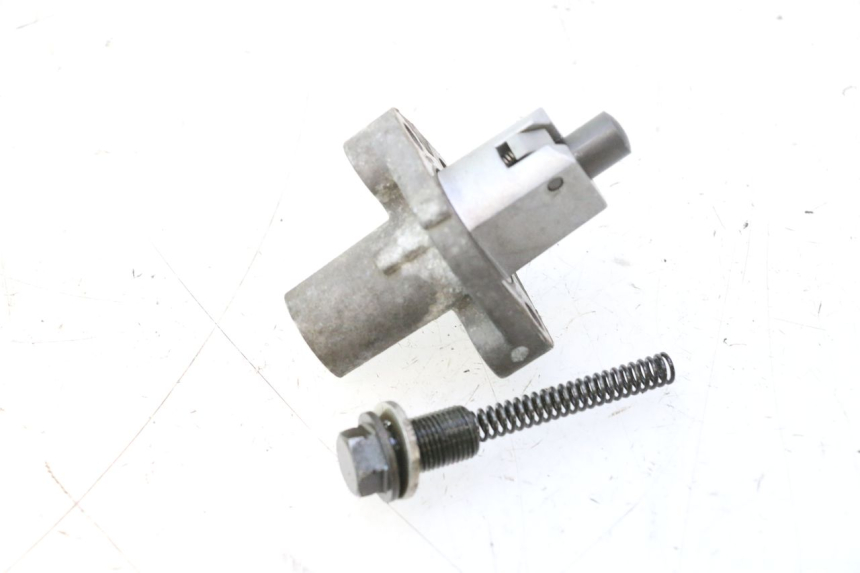 photo de TENSOR CADENA DISTRIBUCION SUZUKI SV N 650 (2003 - 2009) - Primer plano técnico