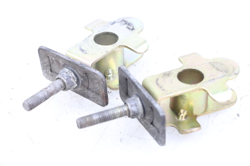 photo de TENSORES CADENA HYOSUNG GTR 125 (2006 - 2008) - Detalles de los puntos de fijación