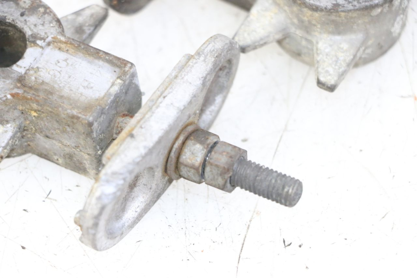 photo de TENSORES CADENA YAMAHA XJN DIVERSION 600 (2000 - 2003) - Primer plano técnico