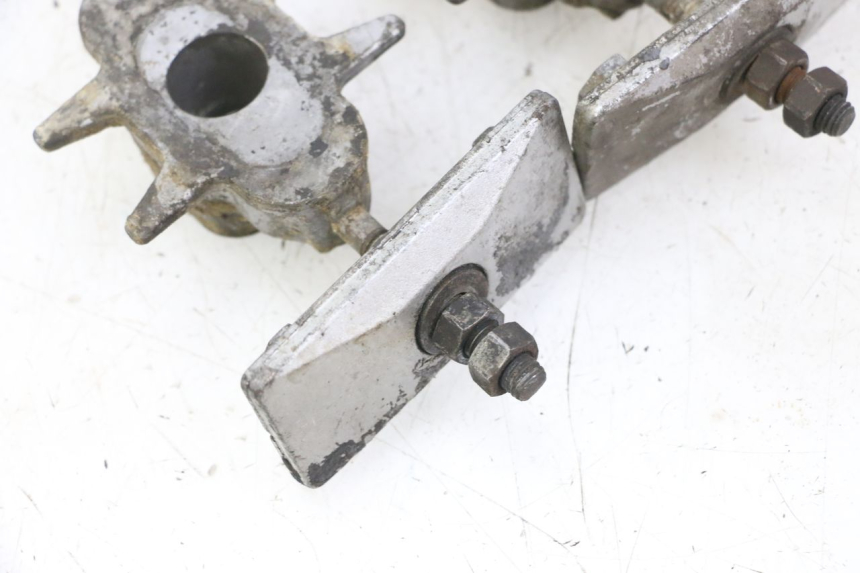 photo de TENSOR DE CADENA YAMAHA FZS FAZER 600 (2001 - 2003) - Detalle de la pieza