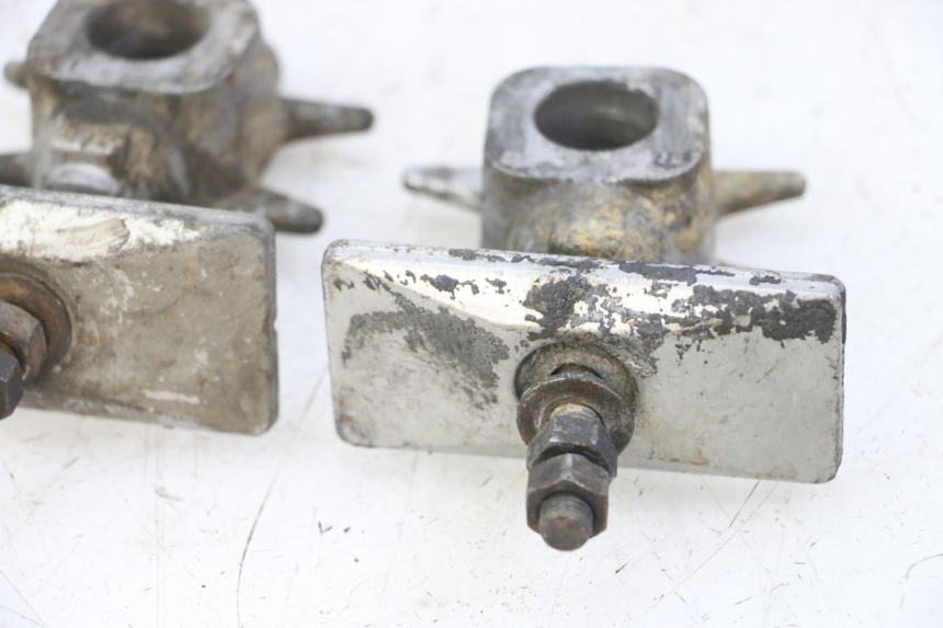 photo de TENSOR DE CADENA YAMAHA FZS FAZER 600 (2001 - 2003) - Detalles de los puntos de fijación