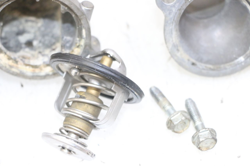 photo de TERMOSTATO  HONDA CB R 1000 (2018 - 2023) - Estado de la superficie y material