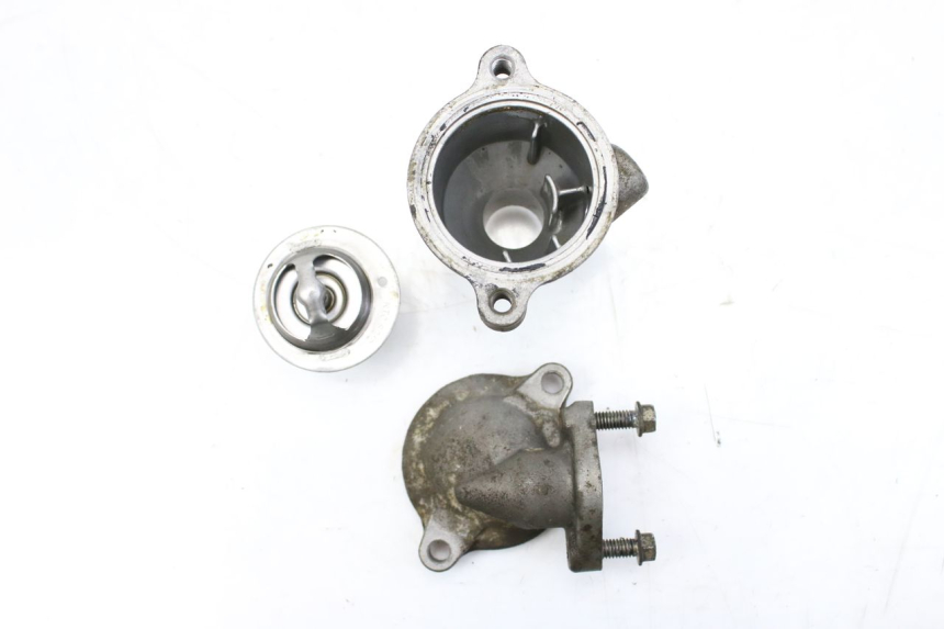 photo de TERMOSTATO HONDA CBF 500 (2004 - 2007) - Primer plano técnico