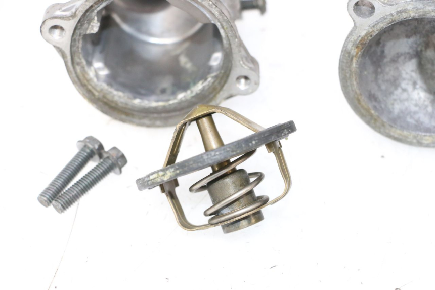 photo de TERMOSTATO  YAMAHA FJR 1300 (2001 - 2005) - Detalles de los puntos de fijación