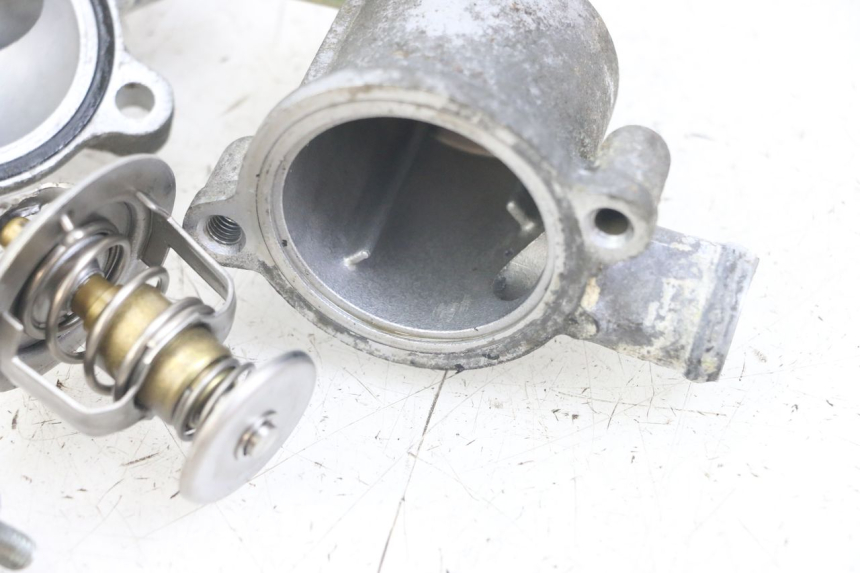 photo de TERMOSTATO  HONDA FJS SILVERWING SILVER WING 600 (2001 - 2010) - Detalles de los puntos de fijación