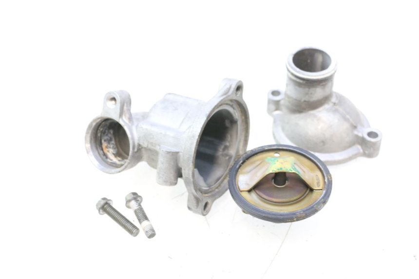 photo de TERMOSTATO  YAMAHA YZF R GENESIS 750 (1993 - 1998) - Primer plano técnico