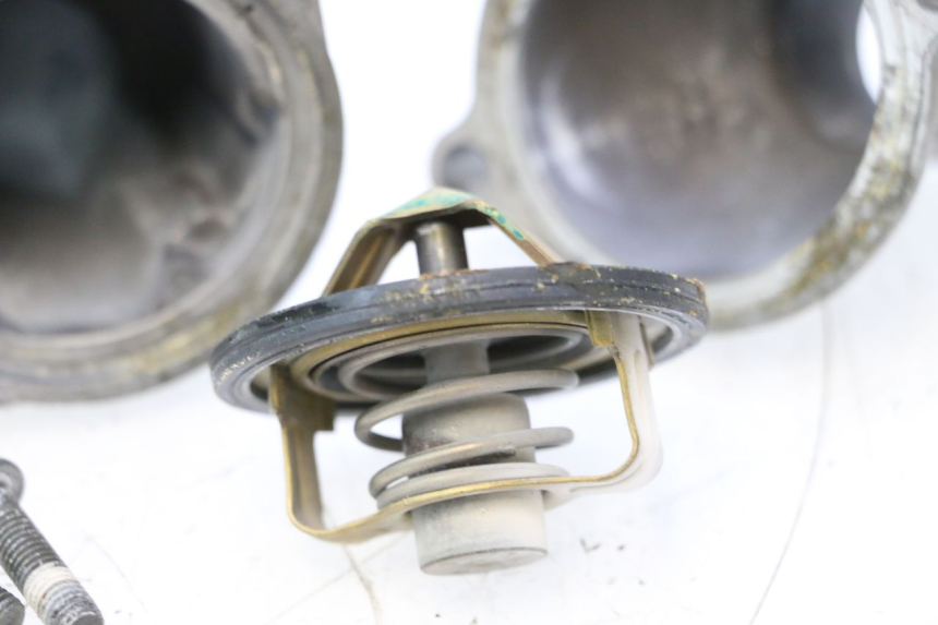 photo de TERMOSTATO  YAMAHA YZF R GENESIS 750 (1993 - 1998) - Detalles de los puntos de fijación