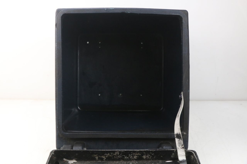 photo de MALETA KYMCO AGILITY 4T 50 (2005 - 2018) - Detalles de los puntos de fijación