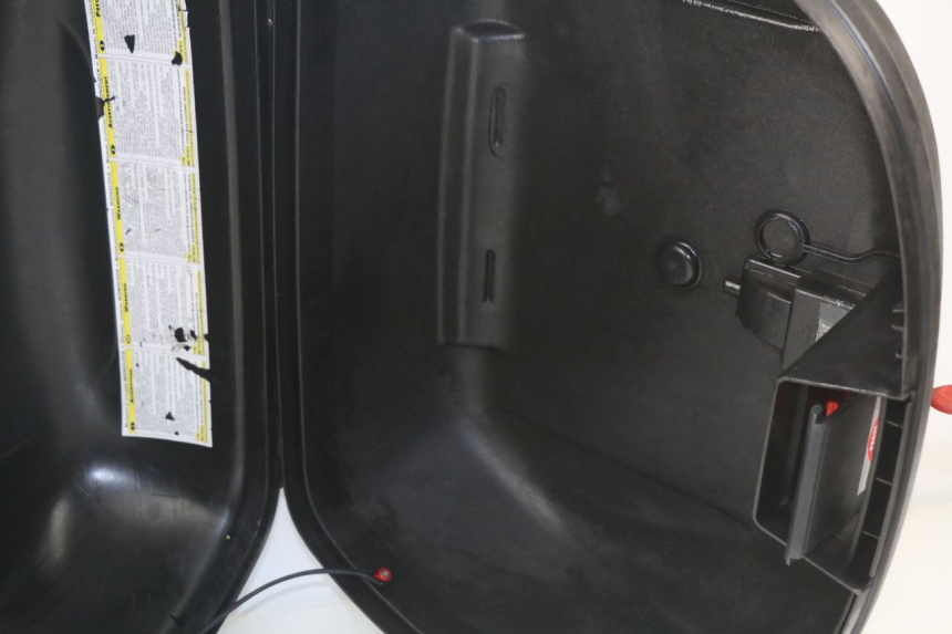 photo de MALETA HONDA FES PANTHEON 125 (2003 - 2007) - Zoom sobre los componentes