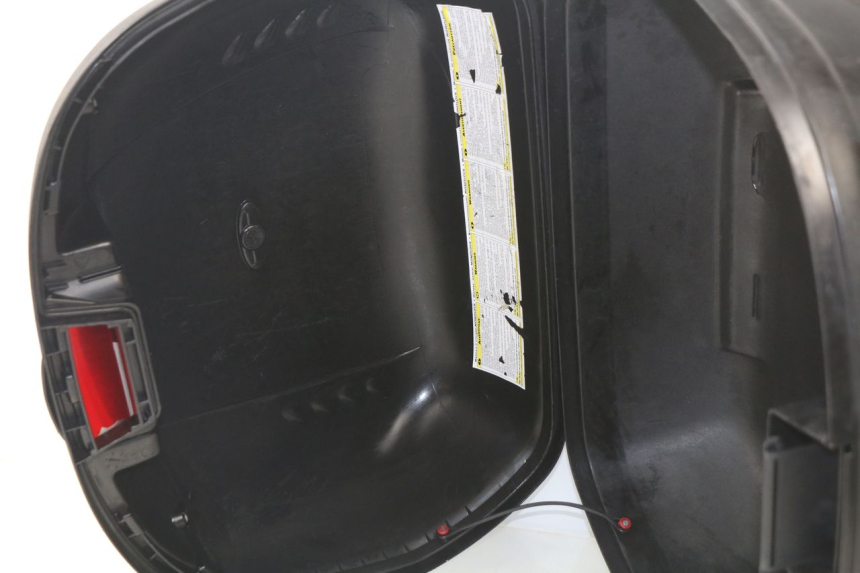 photo de MALETA HONDA FES PANTHEON 125 (2003 - 2007) - Primer plano de alta resolución