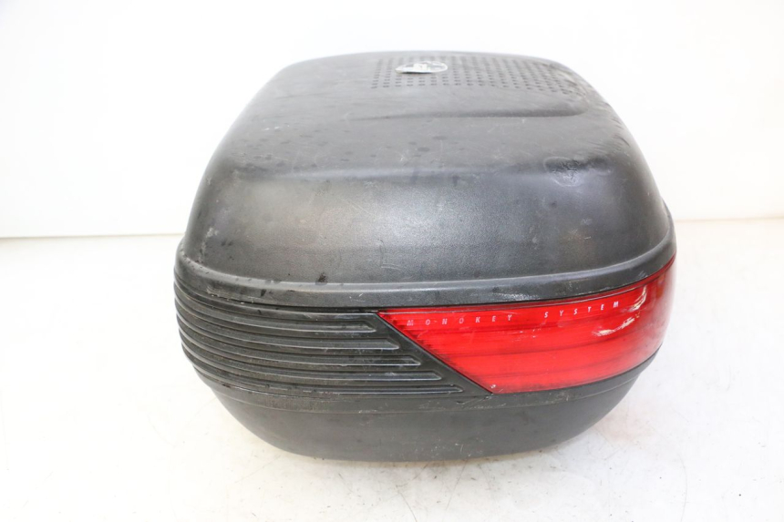 photo de MALETA PEUGEOT KISBEE 2T 50 (2010 - 2017) - Detalles de los puntos de fijación