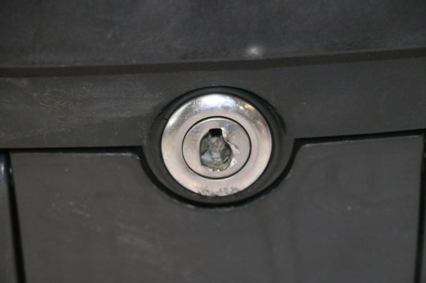 photo de MALETA PEUGEOT KISBEE 4T 50 (2023 - 2026) - Ángulo de visión alternativo