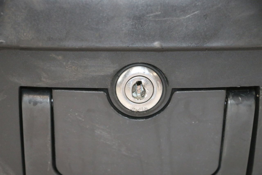 photo de MALETA PEUGEOT KISBEE 4T 50 (2023 - 2026) - Zoom calidad de ocasión