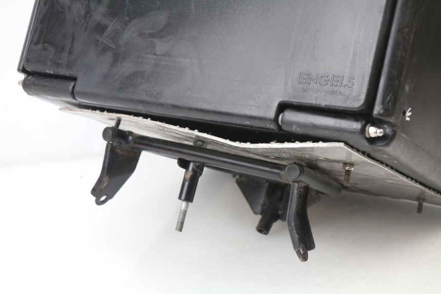 photo de MALETA PIAGGIO LIBERTY 4T 50 (2009 - 2015) - Detalles de los puntos de fijación