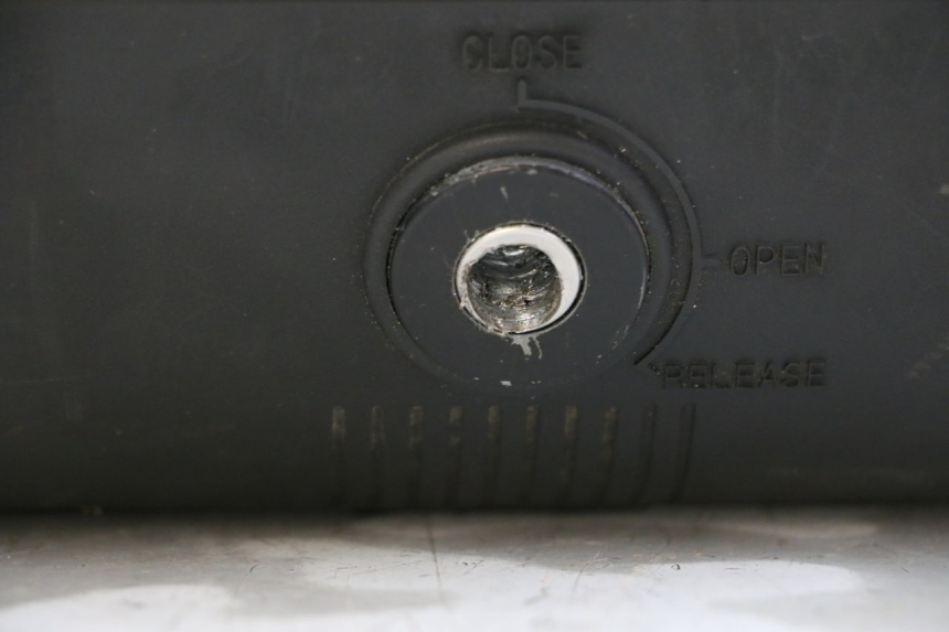 photo de MALETA PIAGGIO MP3 HPE 350 (2018 - 2020) - Estado de la superficie y material