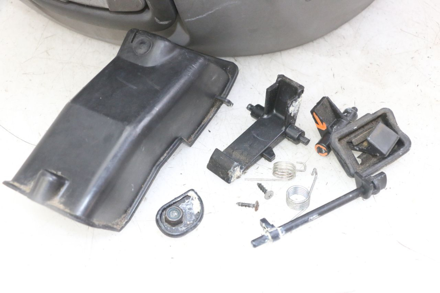 photo de MALETA PIAGGIO MP3 LT 300 (2010 - 2016) - Detalles de los puntos de fijación