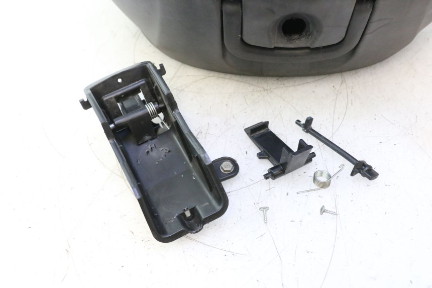 photo de MALETA PIAGGIO MP3 125 (2006 - 2014) - Primer plano de alta resolución