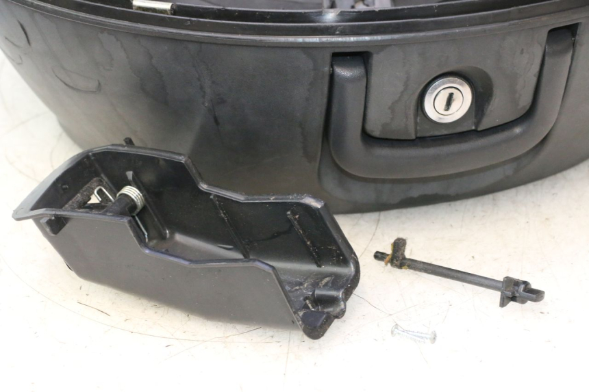 photo de MALETA PIAGGIO MP3 125 (2006 - 2014) - Primer plano de alta resolución