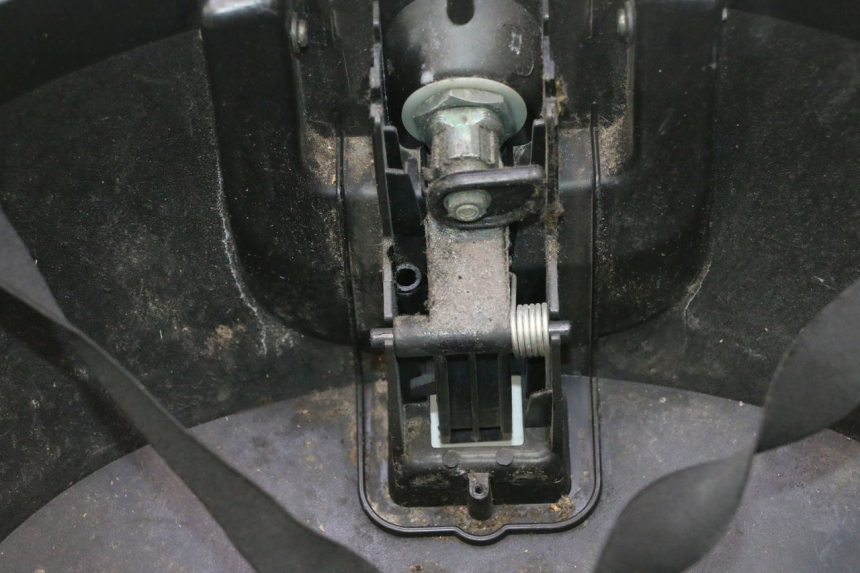 photo de MALETA PIAGGIO MP3 125 (2006 - 2014) - Primer plano técnico