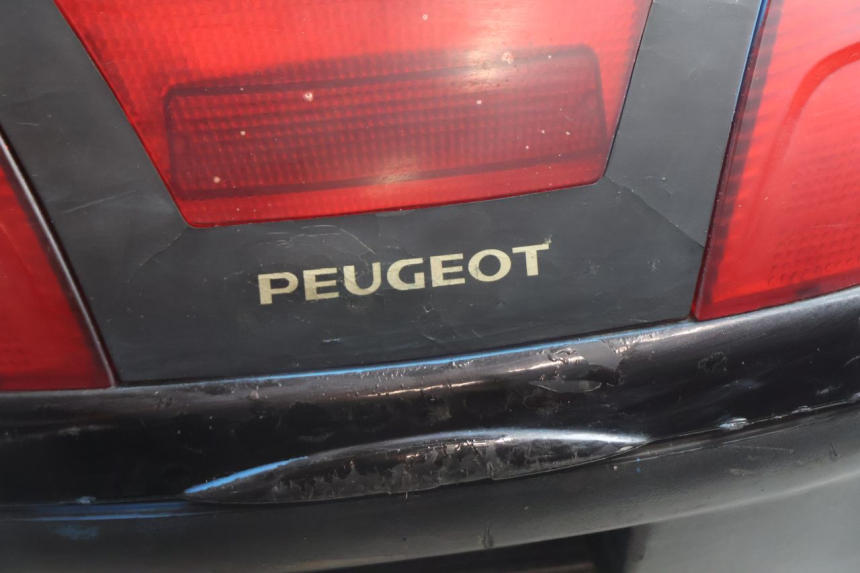 photo de MALETA PEUGEOT SATELIS 125 (2006 - 2009) - Detalles de los puntos de fijación