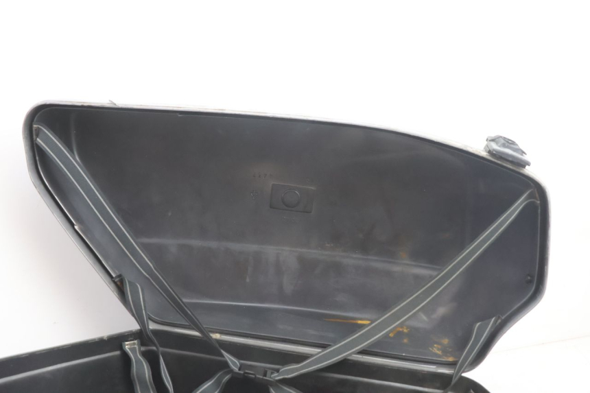 photo de MALETA APRILIA SCARABEO GT 125 (1999 - 2007) - Detalles de los puntos de fijación