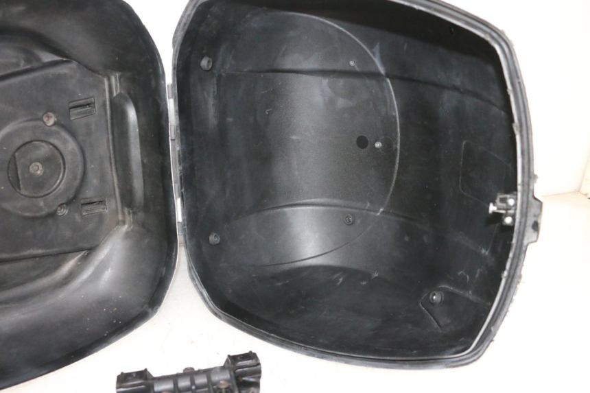 photo de MALETA PIAGGIO VESPA GTS SUPER IE 125 (2009 - 2016) - Zoom estado de uso