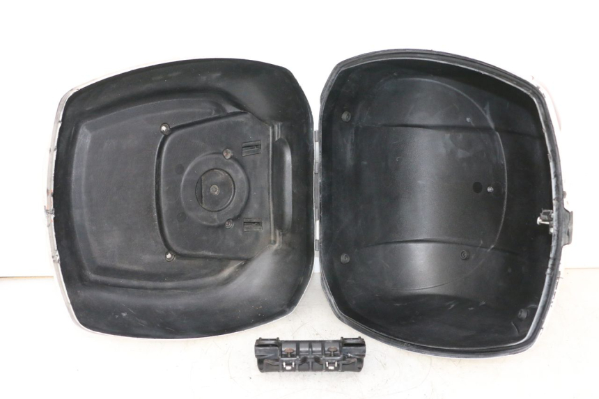 photo de MALETA PIAGGIO VESPA GTS SUPER IE 125 (2009 - 2016) - Primer plano técnico