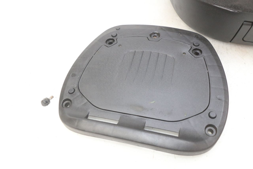 photo de TOP CASE YAMASAKI YM T 125 (2015 - 2020) - Marcados y referencias originales